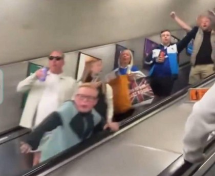 kaiyun平台-切尔西球迷在地铁站庆祝胜利，还唱起了“法布雷加斯之歌”