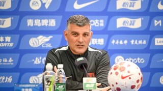 kaiyun中心-阿洛伊西：韦世豪吃牌后控制了自己 我们主客场都有很强竞争力